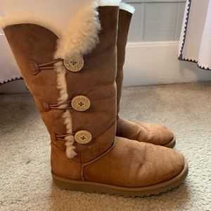 Tall bailey button chestnut uggs